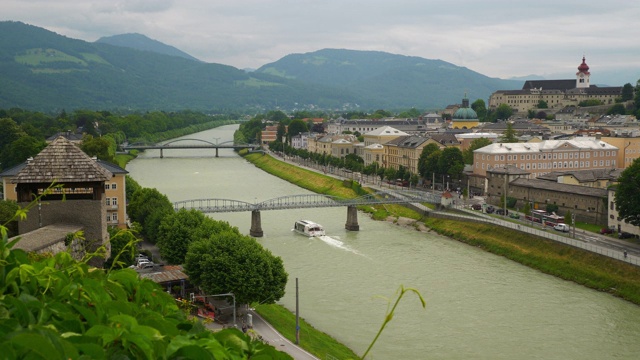 多云的天萨尔茨堡市中心城市景观河山景点全景4k奥地利视频素材