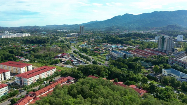 马来西亚沙巴州勐嘎达镇，早上交通拥堵，当地人的日常生活视频素材