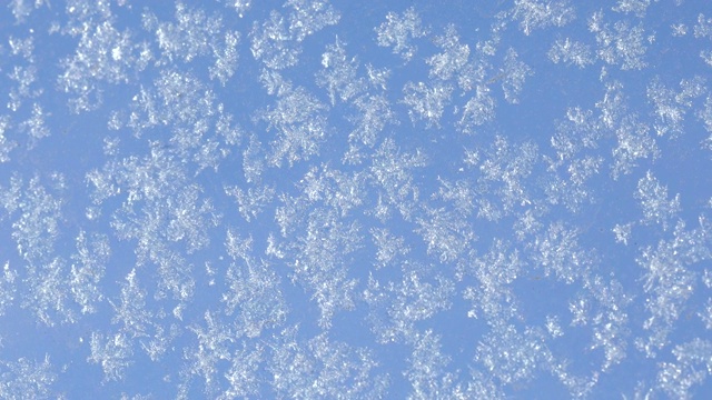 雪花落在玻璃上视频素材