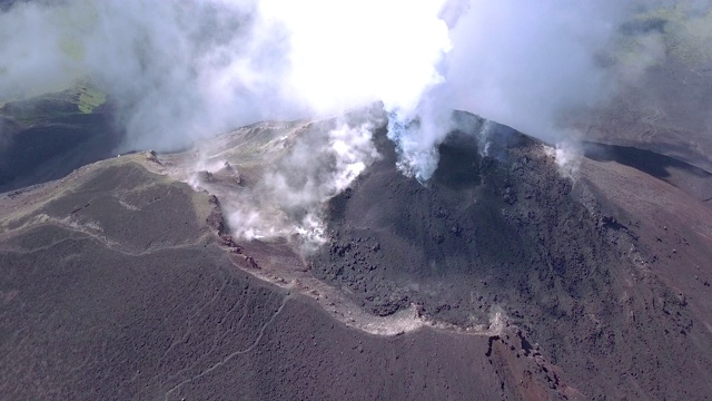 火山烟雾无人机视频喷发视频下载