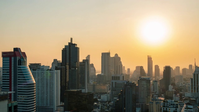 日月日落，泰国曼谷市中心的商业大厦视频素材