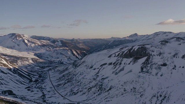 雪山景观鸟瞰图视频素材