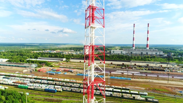 Flycam View Tower建筑在铁路停车场视频素材