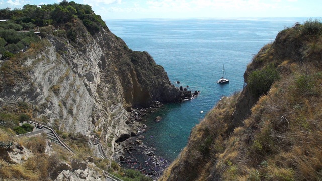 Ischia岛令人惊叹的海湾景色视频素材