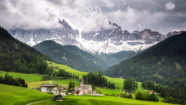 时间流逝:Val di Funes，白云石阿尔卑斯山，南蒂罗尔，意大利，欧洲视频素材