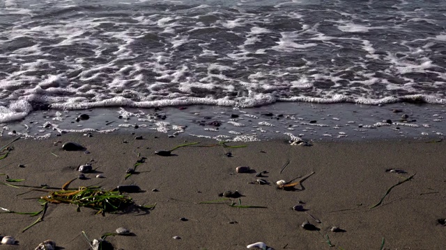 海岸上的岩石和石头视频素材