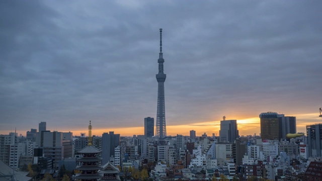 4K时间推移东京天空树在晚上广角观看浅草寺-浅草日本东京视频素材