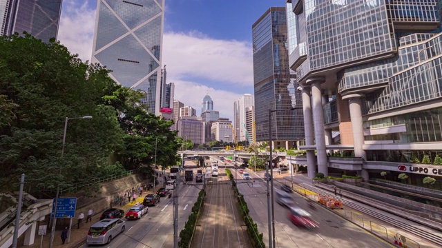 4K时间推移缩小:香港的交通系统和市中心的城市景观。视频素材