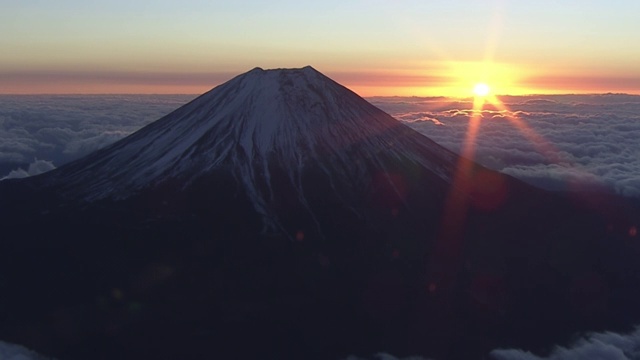 航拍，富士山，日本，今年第一次日出视频素材