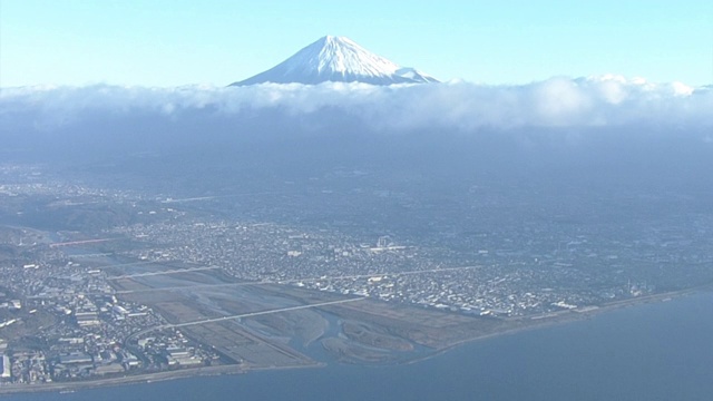 空中拍摄，富士山山顶，日本视频素材