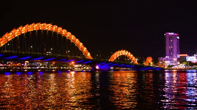 越南岘港龙桥夜景视频素材