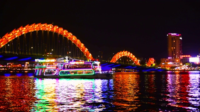 越南岘港龙桥夜景视频素材