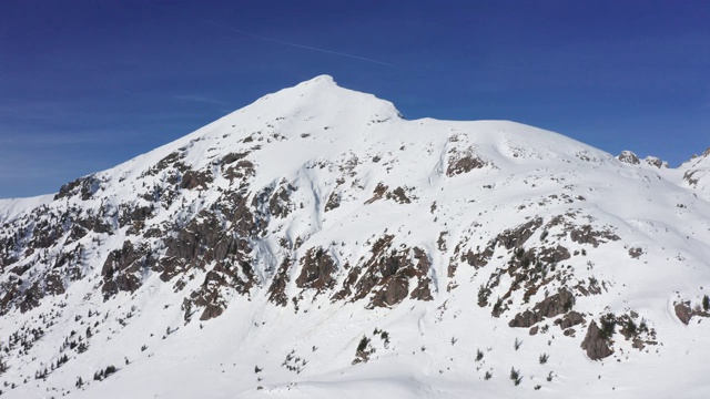 白雪皑皑的山谷视频素材