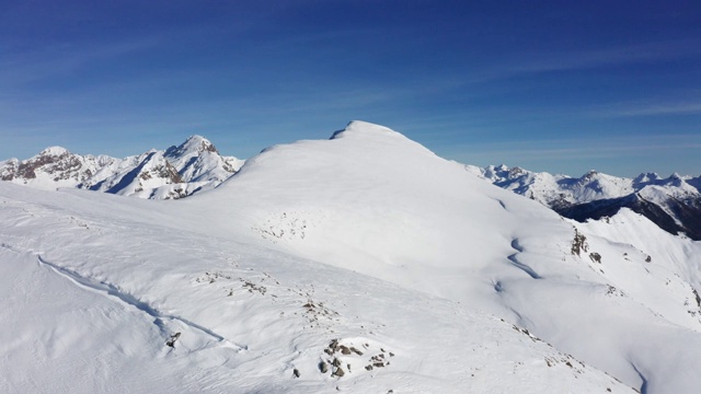 白雪皑皑的山谷视频素材