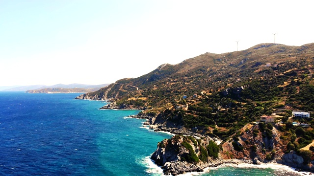 航空。从以上观点。美丽的夏天海景。希腊埃维亚岛的岩石海滩视频素材