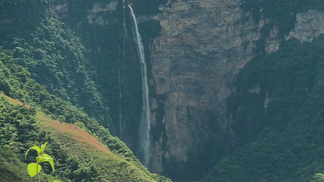 大瀑布和山墙视频素材