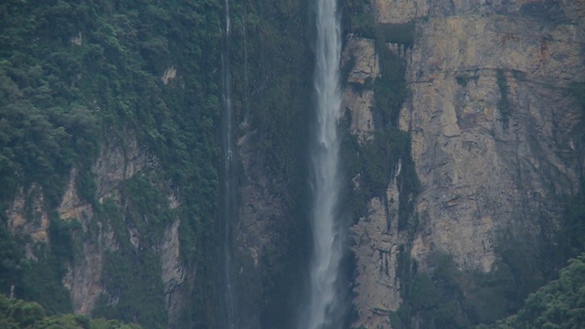 山墙下的水视频素材