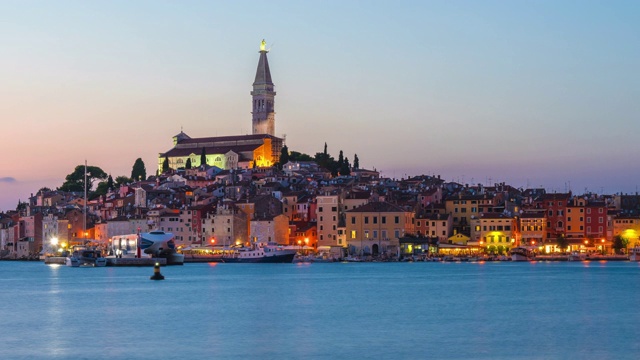 Rovinj老城和圣欧菲米亚大教堂日落场景，Rovinj，伊斯特里亚，克罗地亚视频素材