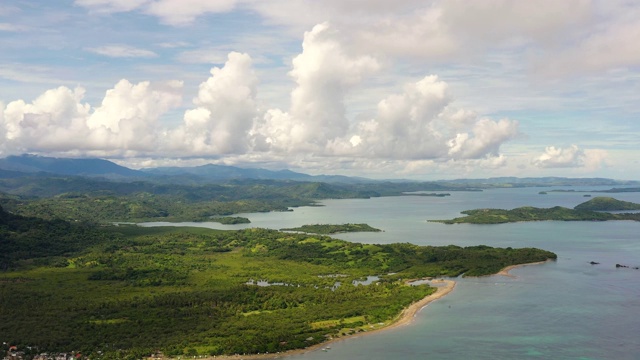 从上面俯瞰，清晨有岛屿的海景。Caramoan群岛、菲律宾视频素材