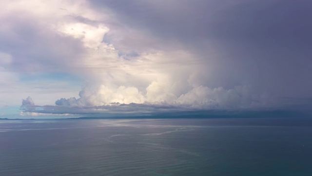 海上乌云密布。海景与大云视频素材