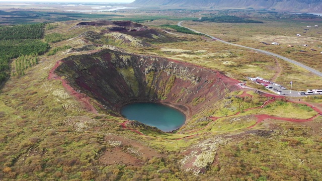 冰岛大型火山口湖的4K航拍视频视频素材