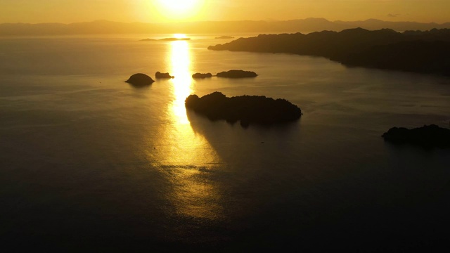 热带海域的日出。,前视图。日出海洋。菲律宾视频素材