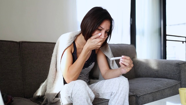 在家找女人视频素材