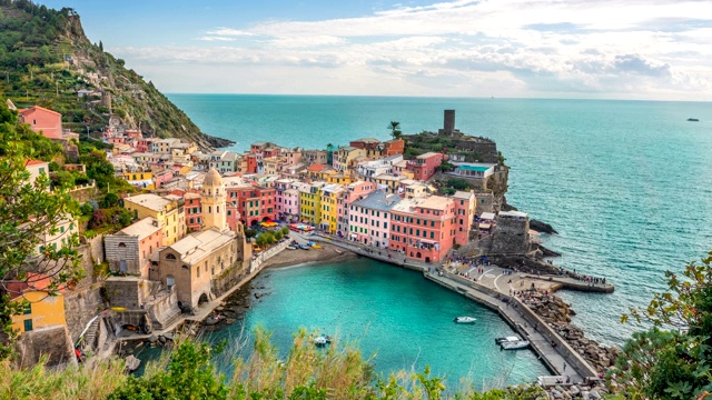 在古老的村庄Vernazza, Cinque Terre，利古里亚，意大利。假期在意大利视频下载