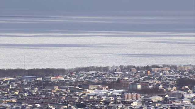 日本北海道镇外的浮冰视频素材