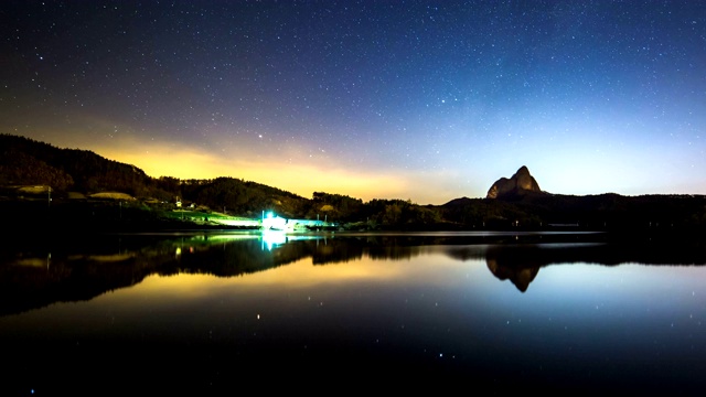 韩国全乐道济南郡麦三山班卧列湖的夜空景色视频素材