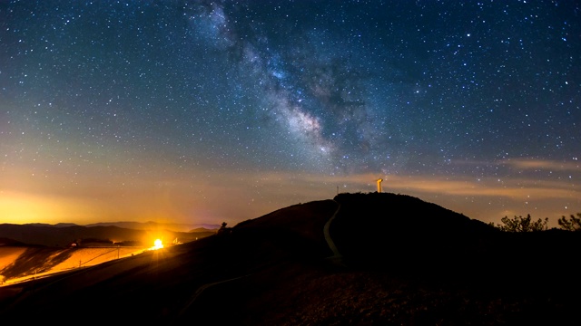 韩国江原道江陵西安班德吉村的夜空景色视频素材