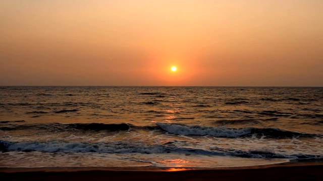 海上日落的晚景视频素材