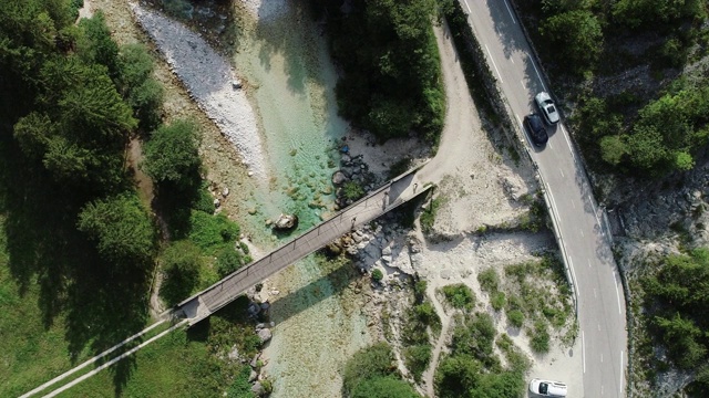 跨河大桥鸟瞰图及沿河道路交通视频素材