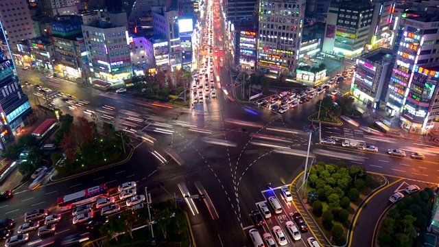 韩国釜山延山十字路口夜间交通和市中心区域视频素材