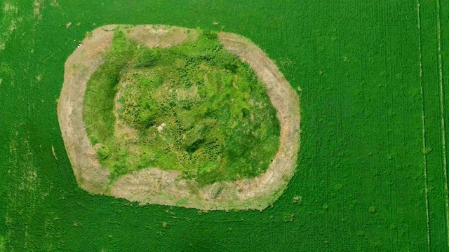 斯基泰国王索罗卡墓丘的风景，鸟瞰图。视频素材