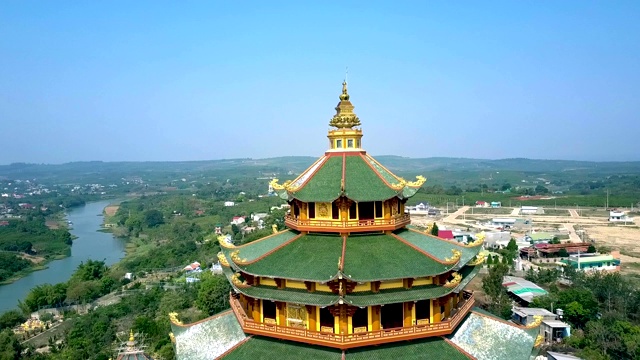 空中圆近景佛塔顶迎谷视频素材