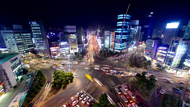 韩国釜山延山扶轮社的夜间交通视频素材