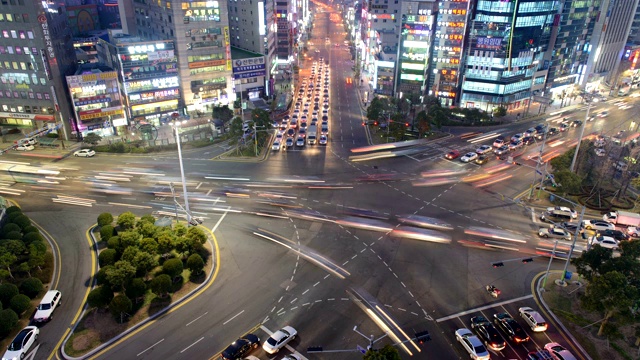 韩国釜山延山扶轮社的夜间交通视频素材