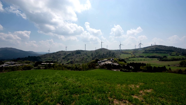 韩国全罗南道延根郡花城山的延根风电场视频素材