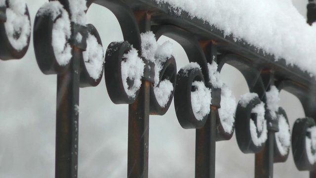 熟铁和雪的背景视频下载