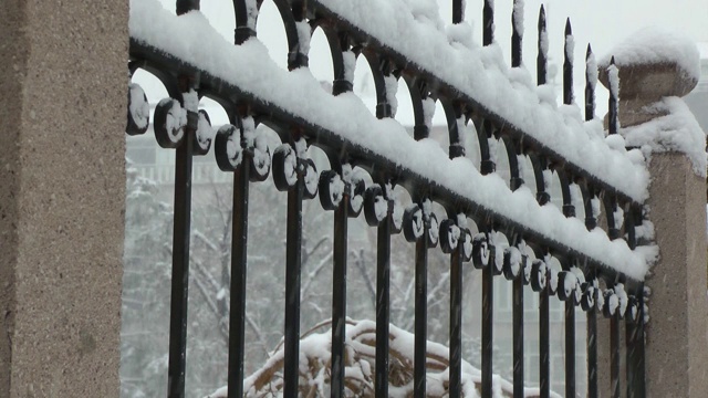 熟铁和雪的背景视频下载