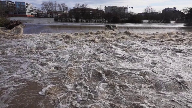 城市里的洪水视频素材