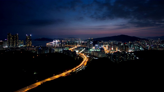 韩国釜山、海云台的日落到夜景视频素材