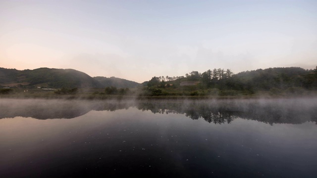 韩国忠清南道，金刚河/锦山郡，水雾升起视频素材