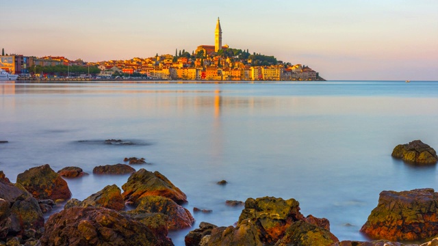 Rovinj老城和圣欧菲米亚大教堂，Rovinj，伊斯特里亚，克罗地亚视频素材