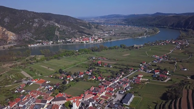 Rossatzbach和Durnstein葡萄园的航拍全景。瓦山谷,奥地利视频素材