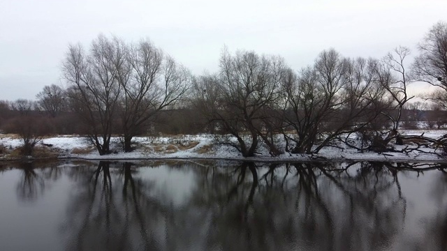 冬季河流景观雪航空视频素材