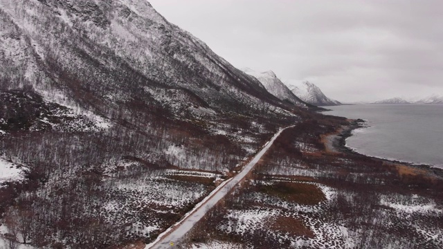 罗浮敦群岛(安多亚岛)的雪山山脉，背景是北冰洋。挪威的峡湾视频素材