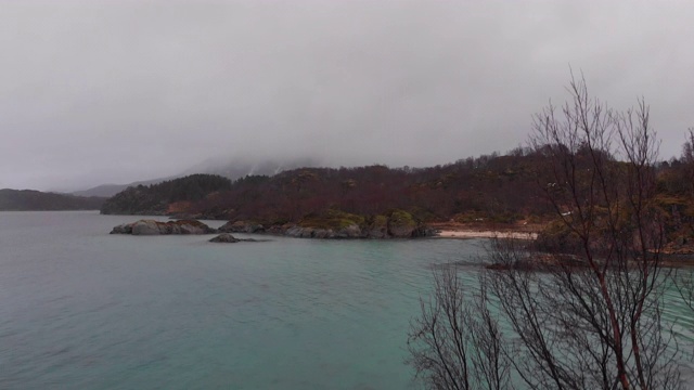 罗浮敦群岛的细沙海湾和海滩，冬天有绿松石色的海水视频素材