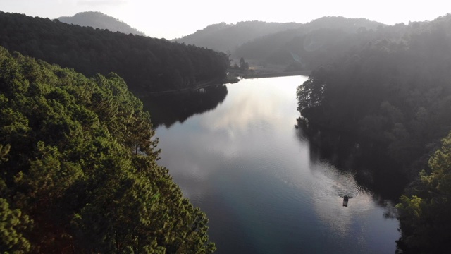 庞昂湖在泰国北部视频素材